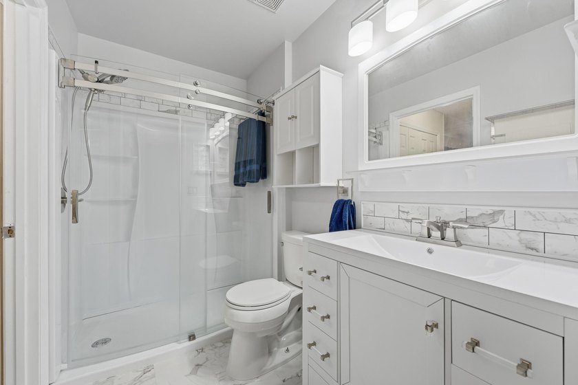 Beautifully updated throughout and move in ready! Open &amp; - photo 21