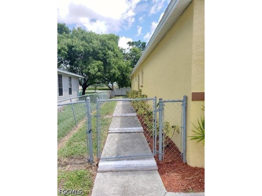*DUPLEX INVESTMENT OPPORTUNITY IN DESIRABLE SW CAPE CORAL!* - photo 22