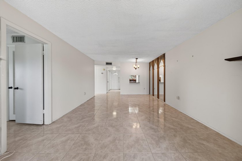 Desirable first-floor end unit in Sunrise Lakes Phase One! This - photo 22