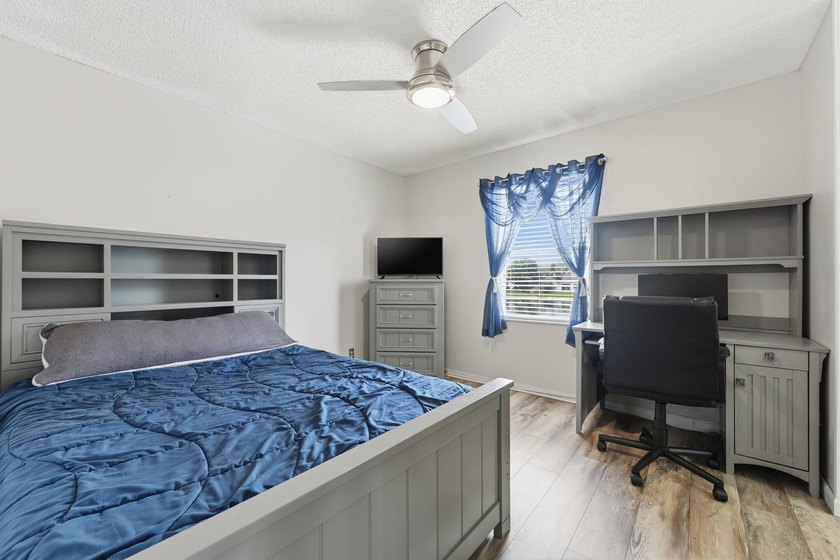 Beautifully updated throughout and move in ready! Open &amp; - photo 22