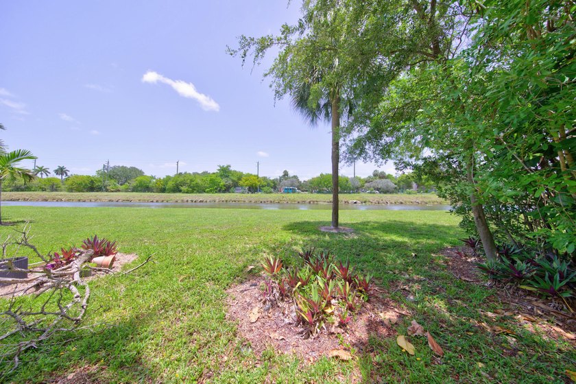 Desirable first-floor end unit in Sunrise Lakes Phase One! This - photo 28