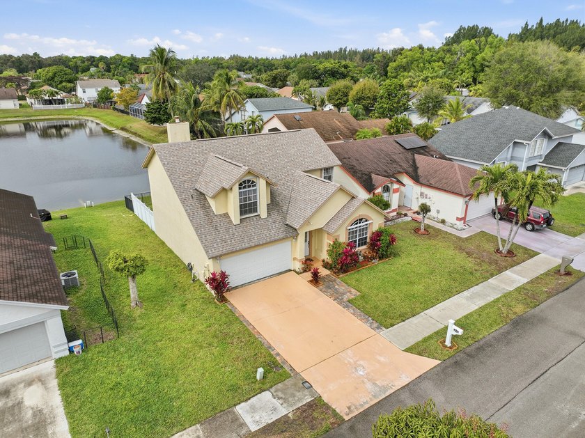 Beautifully updated throughout and move in ready! Open &amp; - photo 30