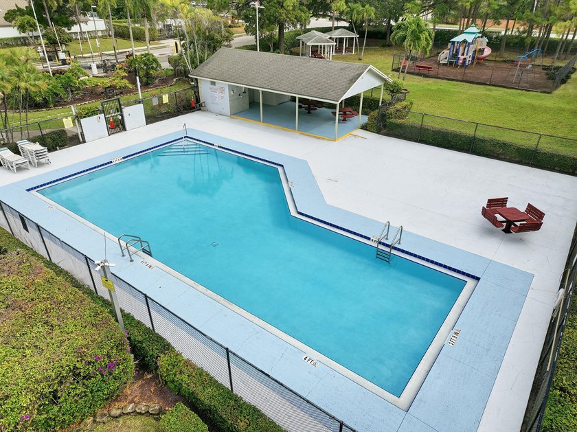 Beautifully updated throughout and move in ready! Open &amp; - photo 36