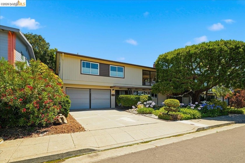 Perched peacefully above it all, this Mid-Century modern home - photo 41
