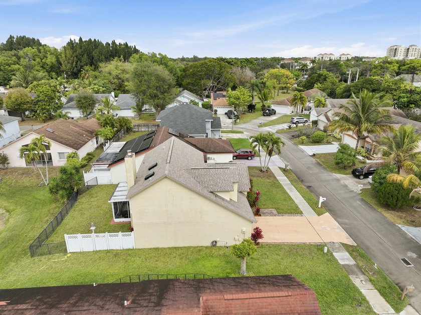 Beautifully updated throughout and move in ready! Open &amp; - photo 41