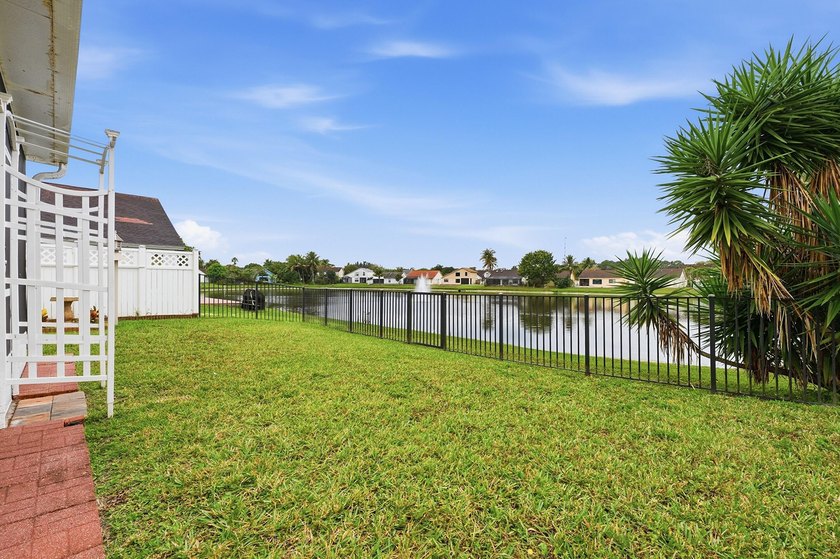 Beautifully updated throughout and move in ready! Open &amp; - photo 47