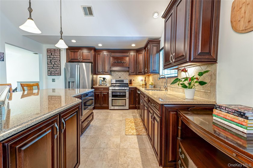 Amazing Huntington Village home perfect for large or extended - photo 5
