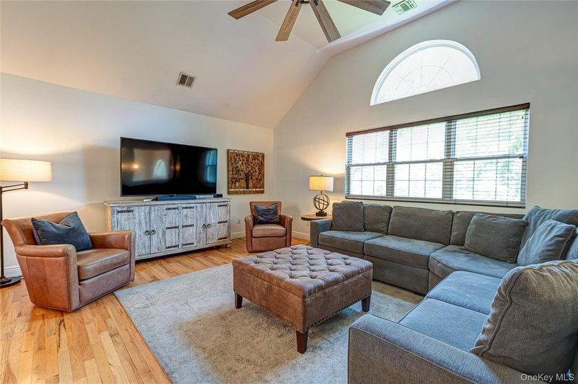 Amazing Huntington Village home perfect for large or extended - photo 9