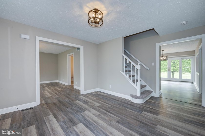 An exceptional opportunity to own a beautifully updated 3 - photo 14