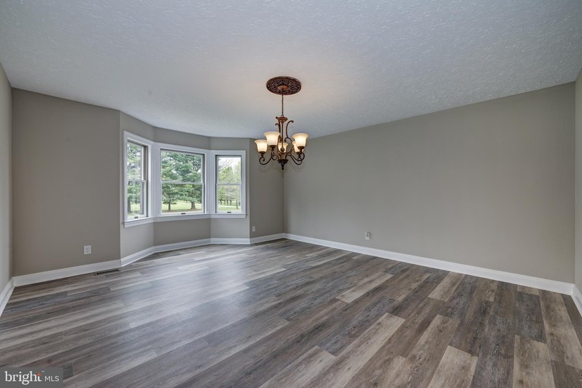 An exceptional opportunity to own a beautifully updated 3 - photo 15