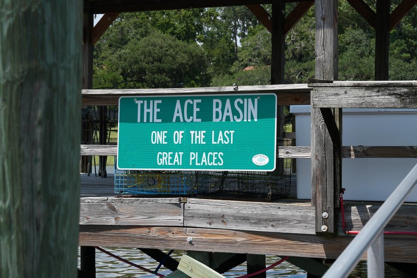 Beyond the gates of Stono Ferry, where manicured fairways - photo 19