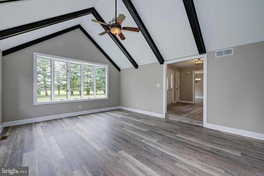 An exceptional opportunity to own a beautifully updated 3 - photo 20