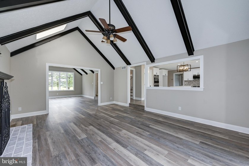 An exceptional opportunity to own a beautifully updated 3 - photo 26
