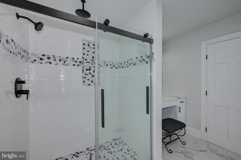 An exceptional opportunity to own a beautifully updated 3 - photo 40
