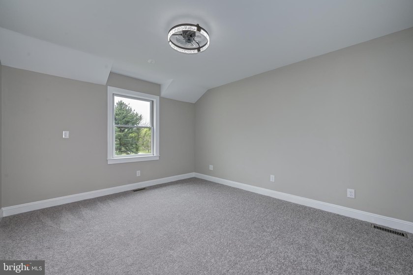 An exceptional opportunity to own a beautifully updated 3 - photo 50
