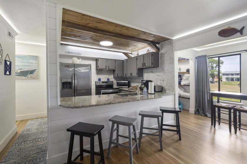 Beautiful lakeside 2-bedroom, 2-bathroom condo--arguably one of - photo 3