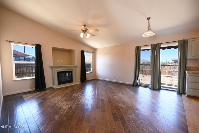SELLER CREDITS AVAILABLE! Move in ready! This charming three - photo 3
