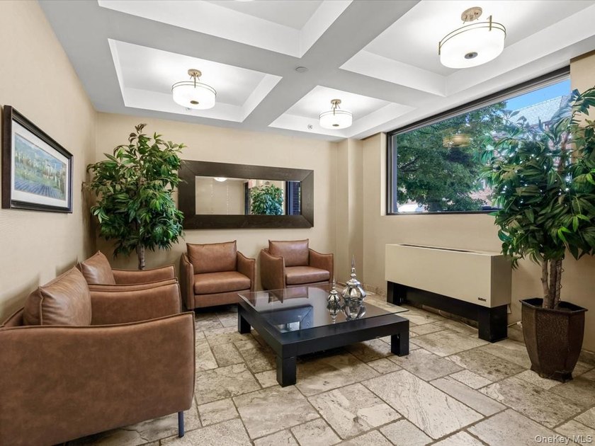 Welcome to Residence 4C at Arista 35, a beautifully appointed - photo 2