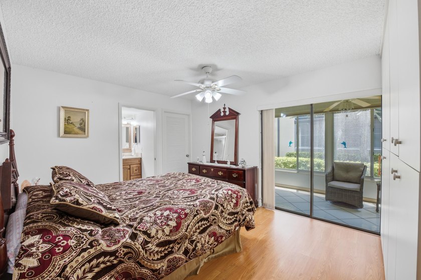 Beautifully updated first-floor condominium offering the perfect - photo 13