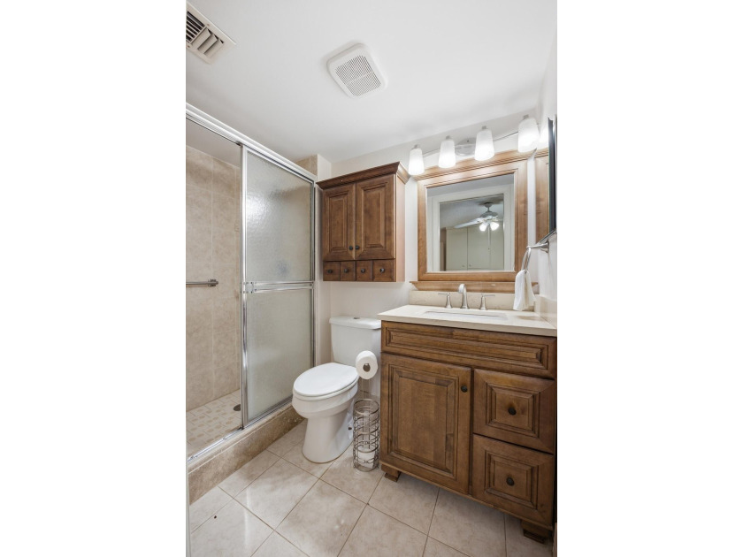 Beautifully updated first-floor condominium offering the perfect - photo 14