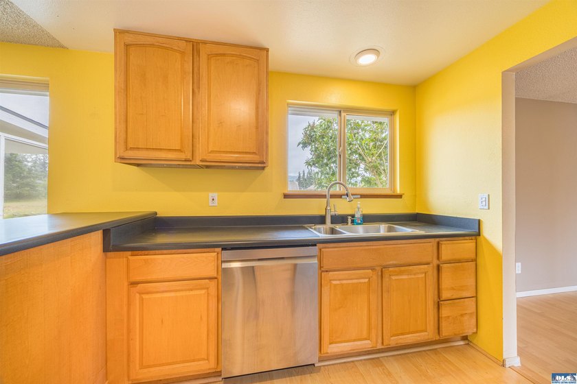 Nestled in the heart of the Olympic Peninsula, this unique 3 - photo 21