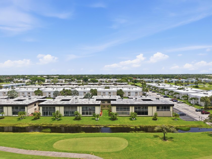 Beautifully updated first-floor condominium offering the perfect - photo 24