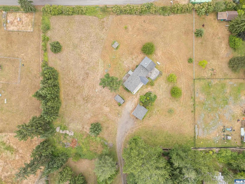 Nestled in the heart of the Olympic Peninsula, this unique 3 - photo 38