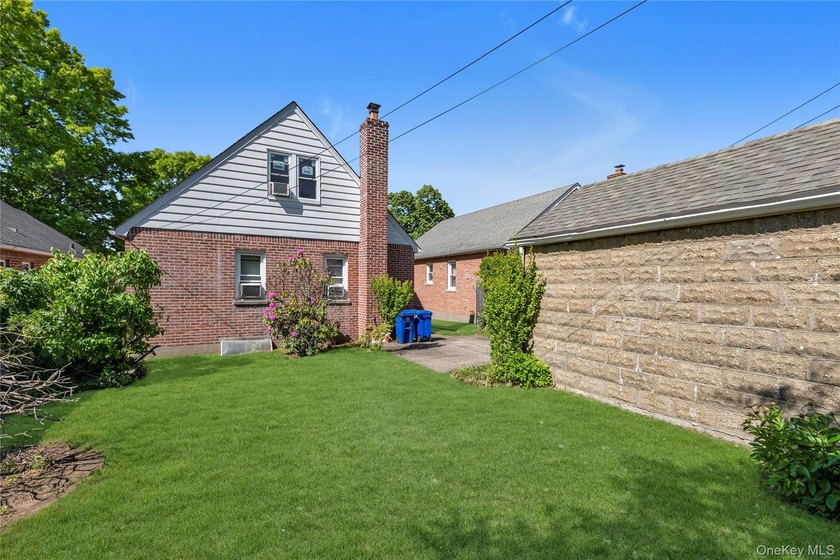 ** Welcome Home! ** Don't miss this great opportunity to make - photo 18