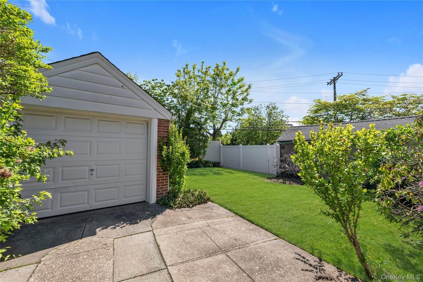 ** Welcome Home! ** Don't miss this great opportunity to make - photo 20