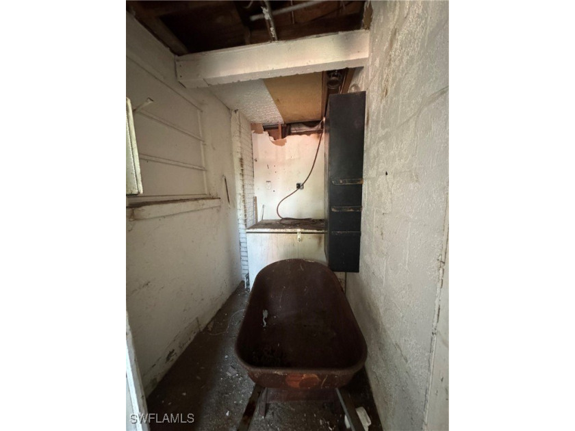 Charming fixer-upper on a corner lot in a rapidly developing - photo 3