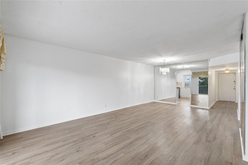 BRIGHT &amp; SPACIOUS 2 BEDROOM / 2 BATH CONDO IN HIGHLY - photo 12