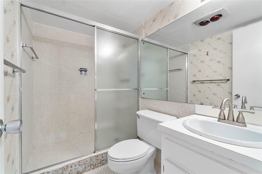 BRIGHT &amp; SPACIOUS 2 BEDROOM / 2 BATH CONDO IN HIGHLY - photo 17