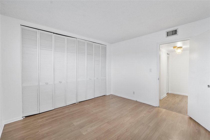 BRIGHT &amp; SPACIOUS 2 BEDROOM / 2 BATH CONDO IN HIGHLY - photo 19
