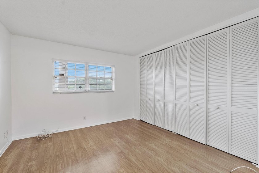 BRIGHT &amp; SPACIOUS 2 BEDROOM / 2 BATH CONDO IN HIGHLY - photo 21