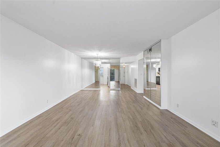 BRIGHT &amp; SPACIOUS 2 BEDROOM / 2 BATH CONDO IN HIGHLY - photo 22
