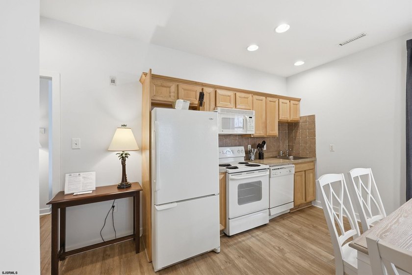 Beautiful 2BR/2BA at the Ebb Tide Suites Condominiums just a - photo 5