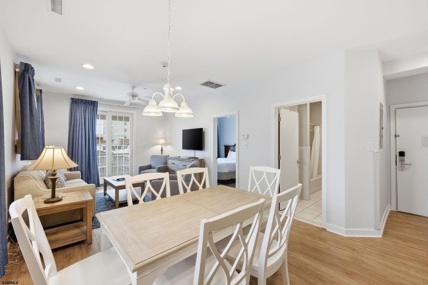 Beautiful 2BR/2BA at the Ebb Tide Suites Condominiums just a - photo 8