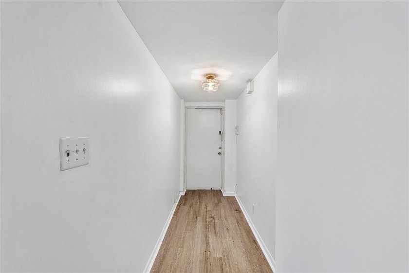 BRIGHT &amp; SPACIOUS 2 BEDROOM / 2 BATH CONDO IN HIGHLY - photo 29