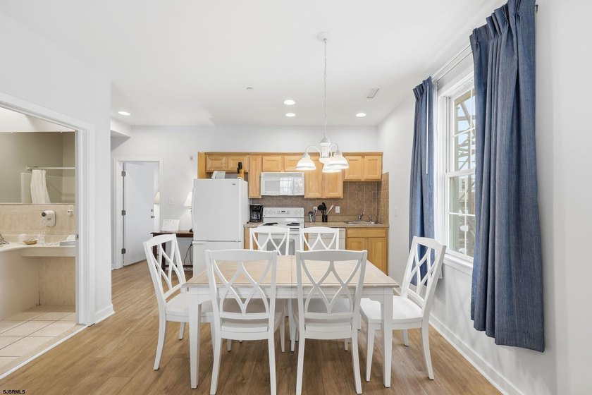 Beautiful 2BR/2BA at the Ebb Tide Suites Condominiums just a - photo 9