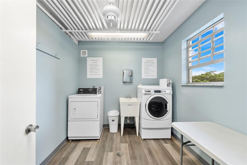 BRIGHT &amp; SPACIOUS 2 BEDROOM / 2 BATH CONDO IN HIGHLY - photo 30
