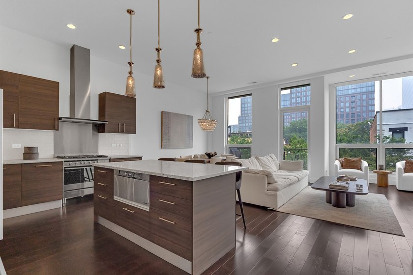Experience Luxury City Living In This Exceptional 3 Bedroom, 3 - photo 5