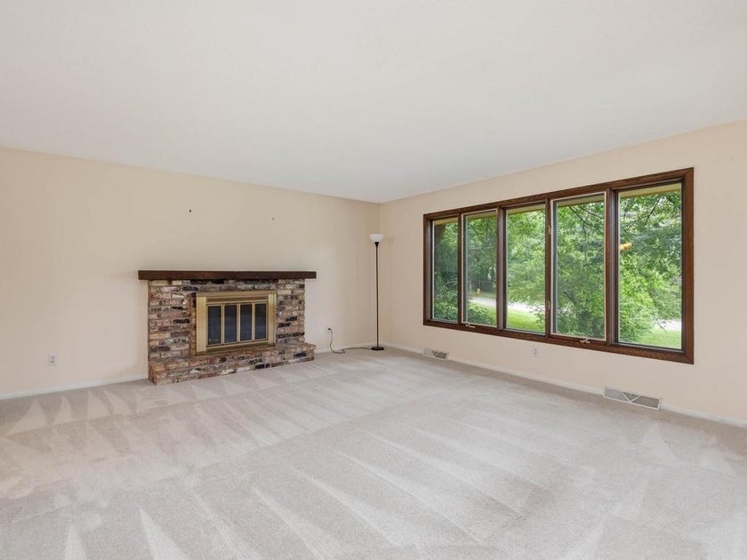 Welcome to this Plymouth split-entry located in the Wayzata - photo 3