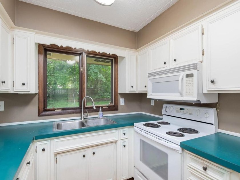 Welcome to this Plymouth split-entry located in the Wayzata - photo 7