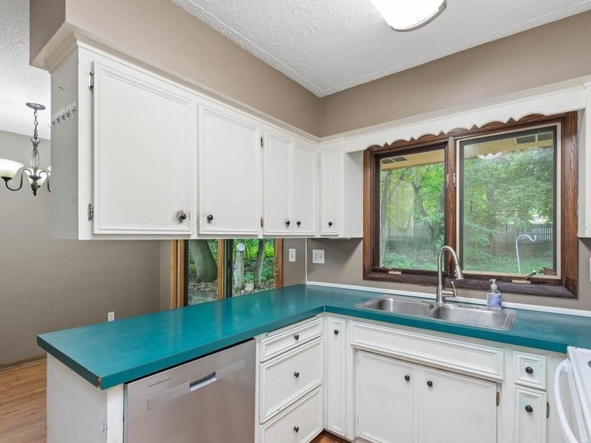 Welcome to this Plymouth split-entry located in the Wayzata - photo 8