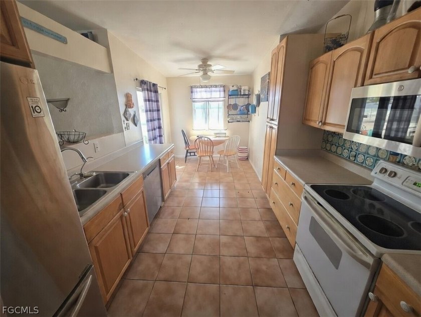 This 3-bedroom, 2-bath single-family home offers approximately 1 - photo 4