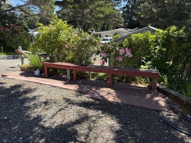 Welcome to this well-maintained 1,410-square-foot home nestled - photo 7