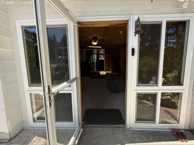 Welcome to this well-maintained 1,410-square-foot home nestled - photo 10