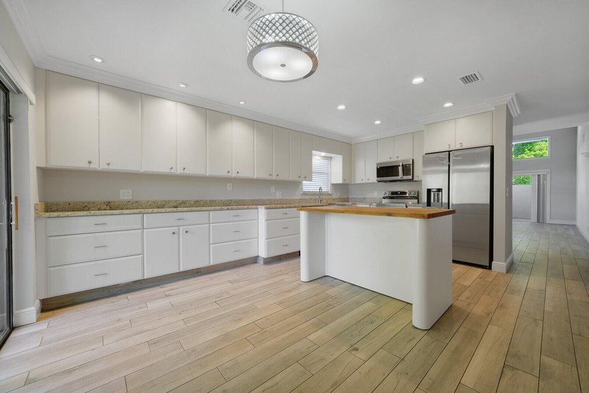 A rare opportunity to own this prime East Boca duplex. Brand new - photo 4