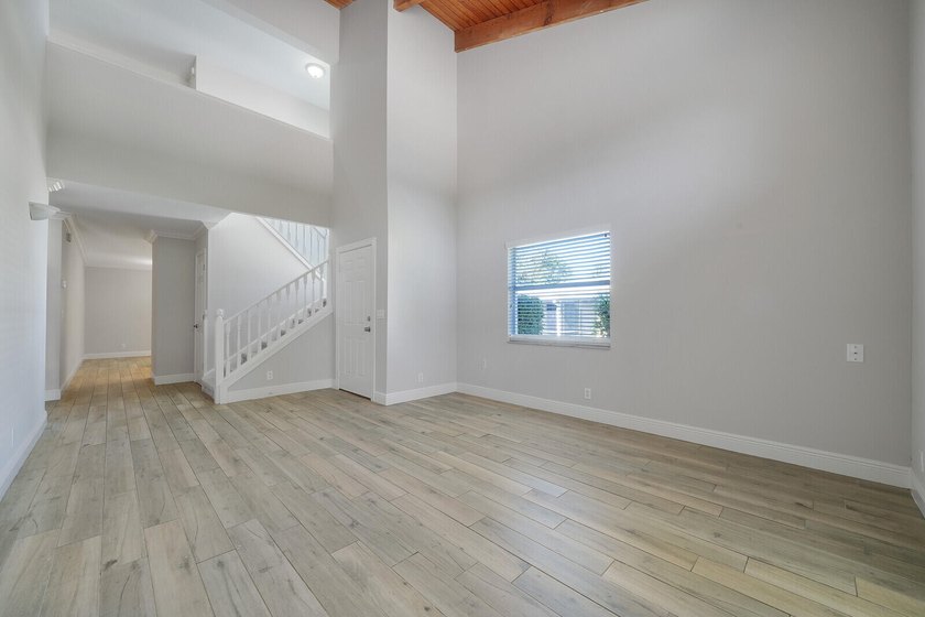 A rare opportunity to own this prime East Boca duplex. Brand new - photo 10