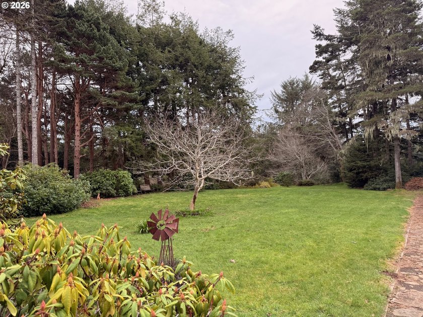 GORGEOUS HUGE .34 ACRE PARK LIKE BANDON BUILDING LOT AVAILABLE! - photo 23
